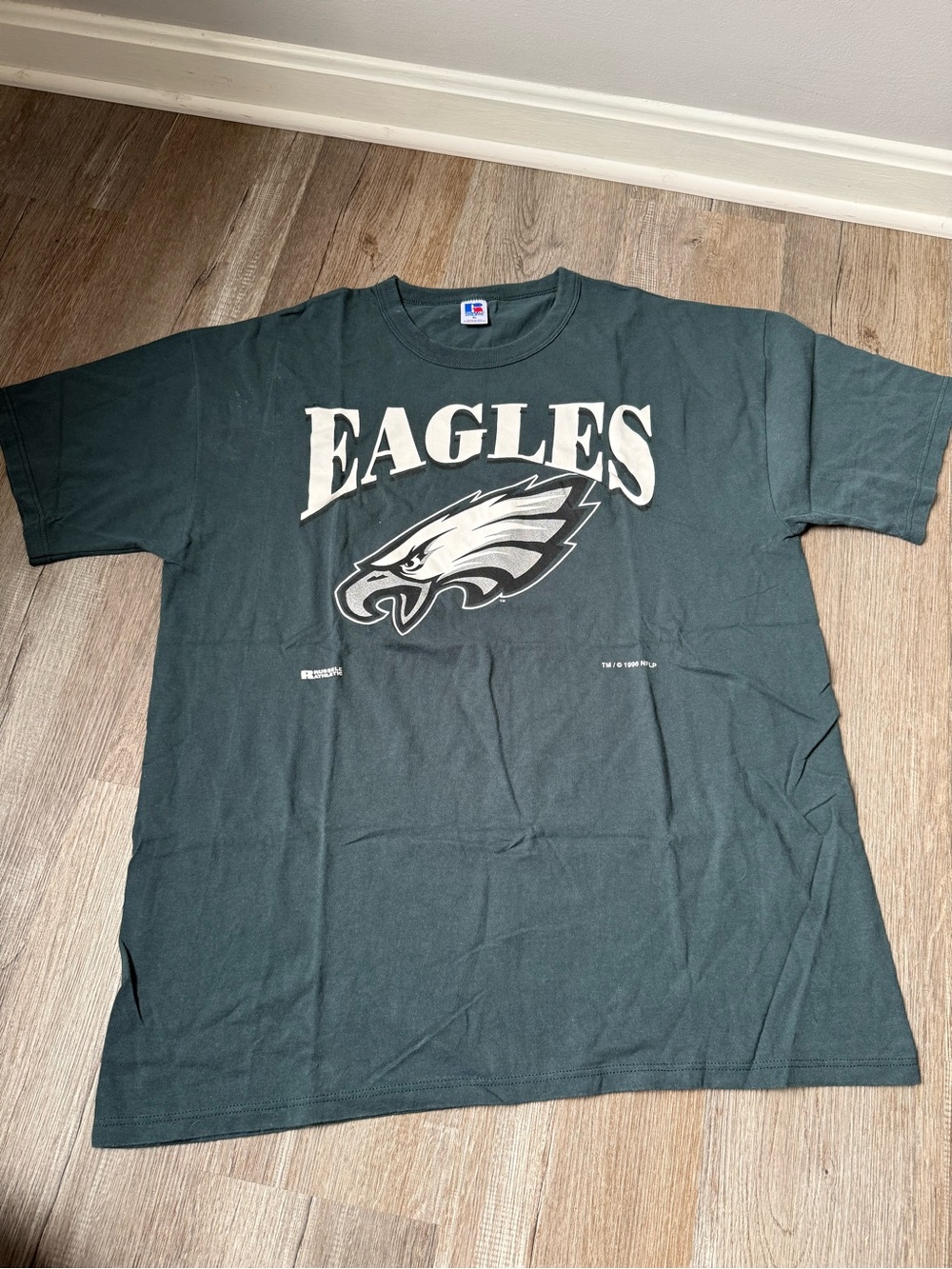 VTG 1996 Russell Athletic Philadelphia Eagles Birds Green Graphic T-shirt XL